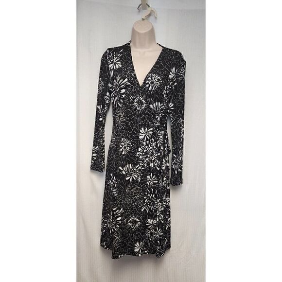 Chicos Floral Wrap Midi Dress Size 0/ US Small Black & White - Picture 6 of 7